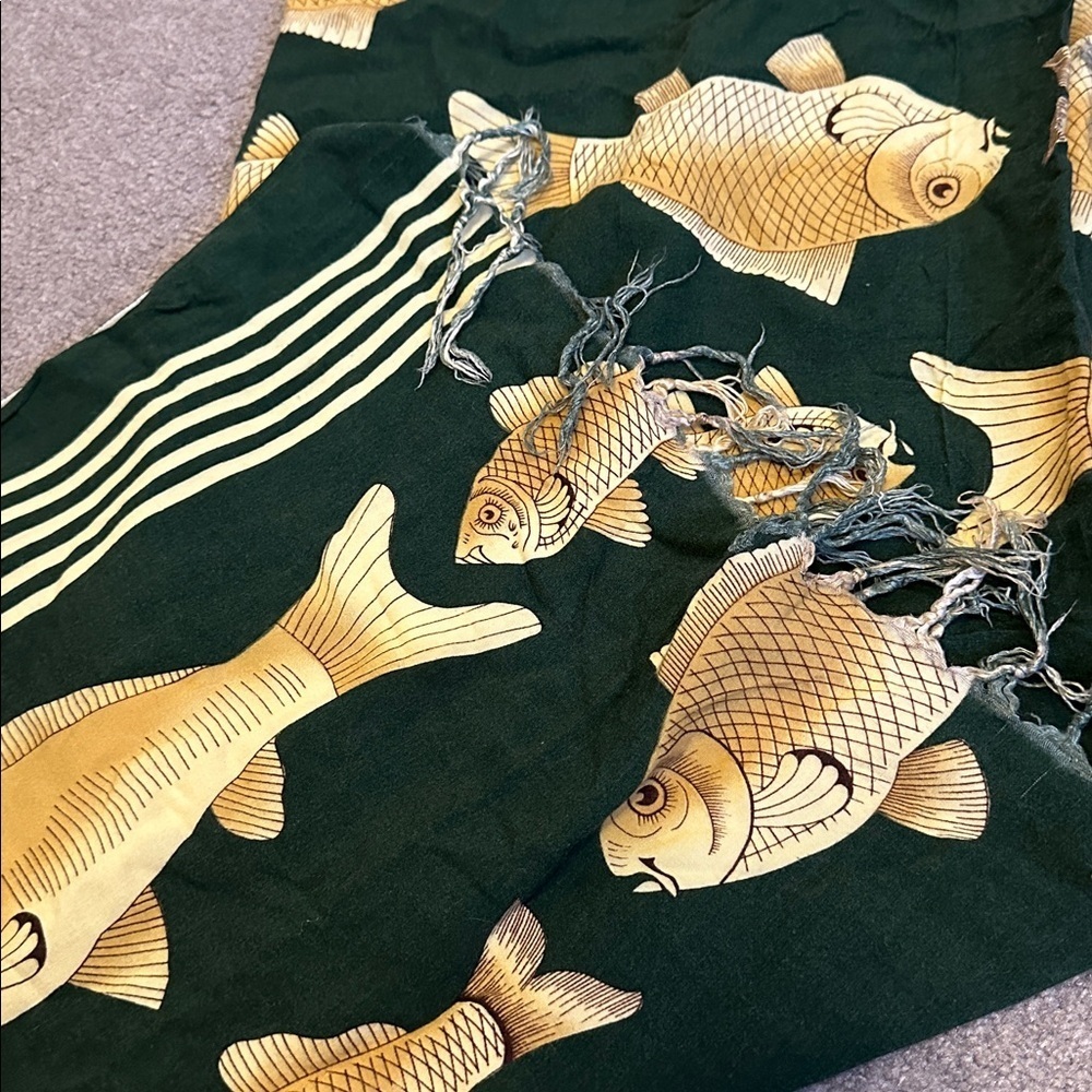 Fish Scarf Large GUC - Picture 2 of 2